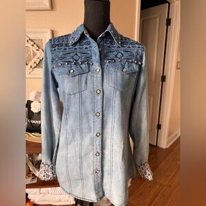 Roar Western Demin Rhinestone Button Shirt‎